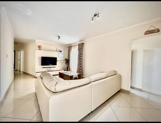 3 BEDROOM HOUSE FOR SALE IN MAGALIESBERG COUNTRY ESTATE